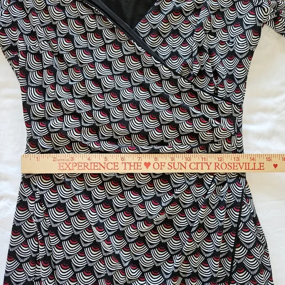 White House Black Market WBHM Faux Wrap Dress Geometric Design Size 6 - Picture 9 of 13